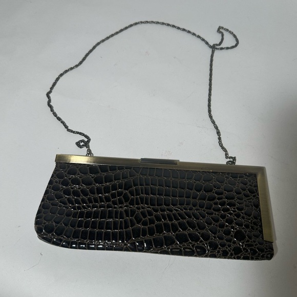 Elegant Black Crocodile-Embossed Clutch - Picture 3 of 7
